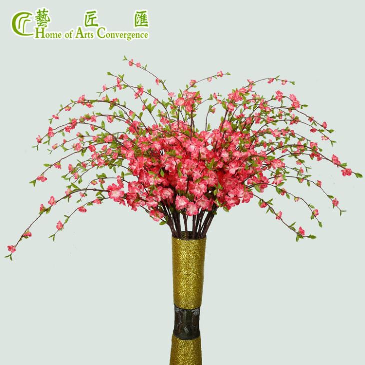 Šopek iz umetnih češnjevih cvetov